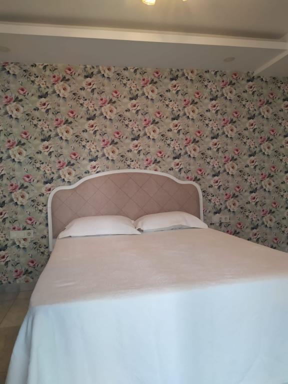 576