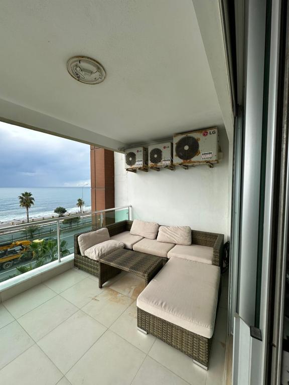 576