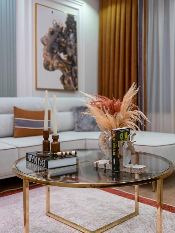 576