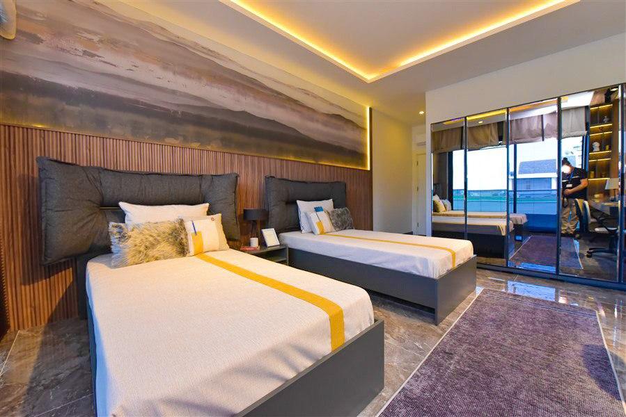 899