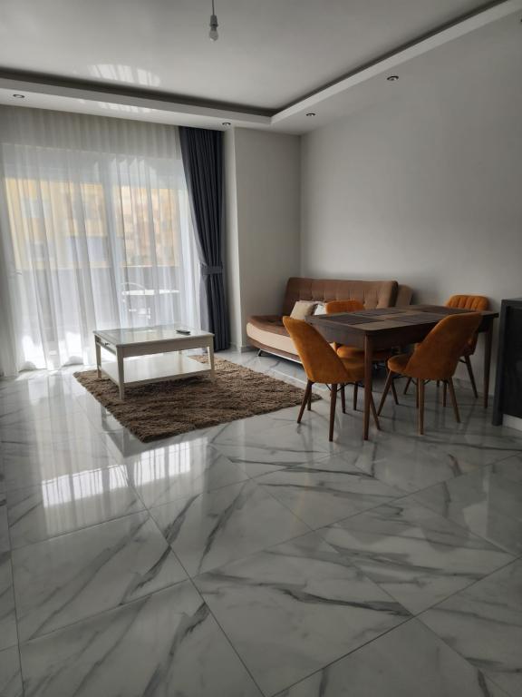 576
