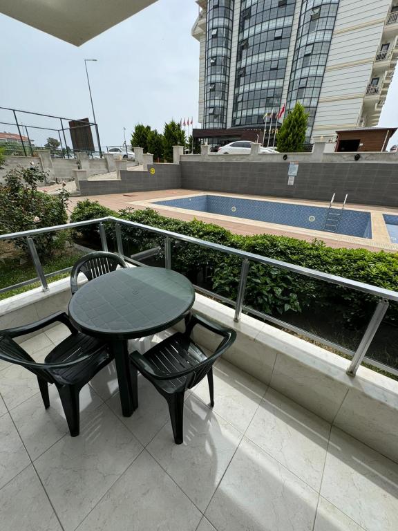 576