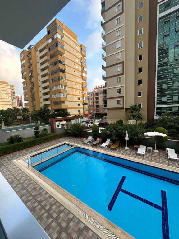 576