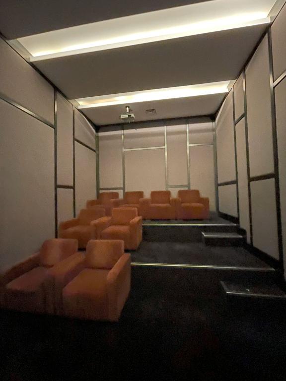 576