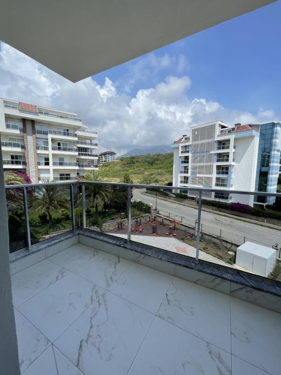 576